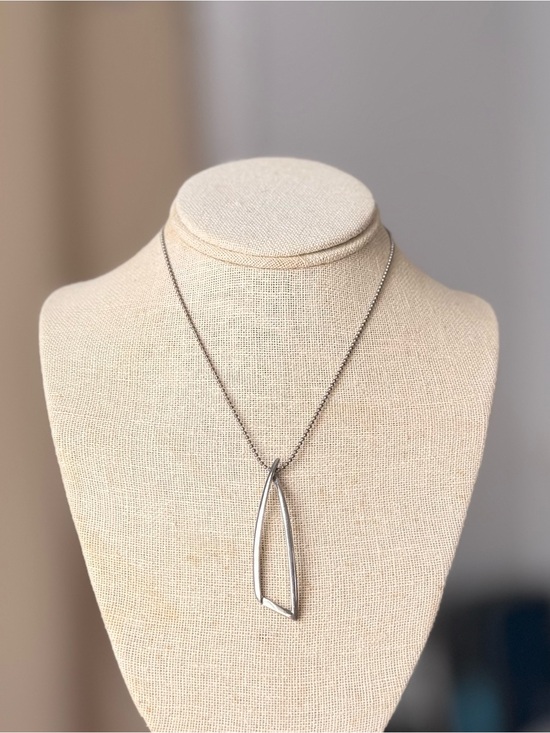 Jewelry - Silver Tone Minimalist Abstract Geometric Pendant Necklace